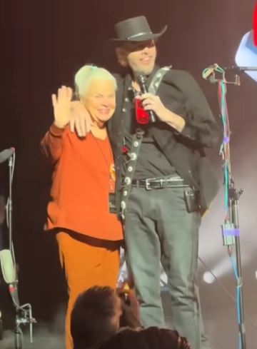 Carolyn Joan Covel on the stage with her son Toby Keith